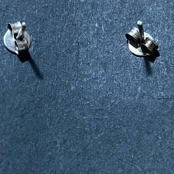 Elegant Vintage Sterling Silver Ruby Red Square Pierced Earrings - Picture 2 of 3